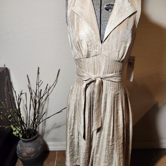 Maggie L Crushed Gold Cocktail Dress w/pockets Size 6 NWT - Picture 8 of 8